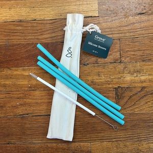 💜 
Grove Silicone Straws with brush